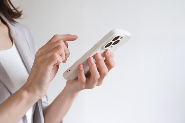 スマホを操作
