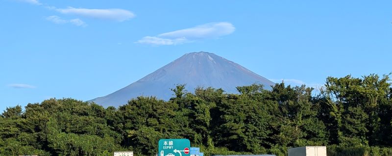 サービスエリアからの富士山