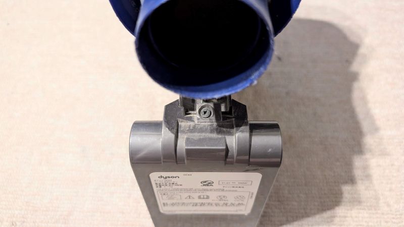 ダイソンのクリアビン側ネジをはずす