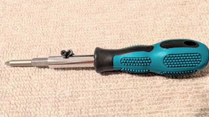 エネライフ互換バッテリー、付属の専用ドライバー