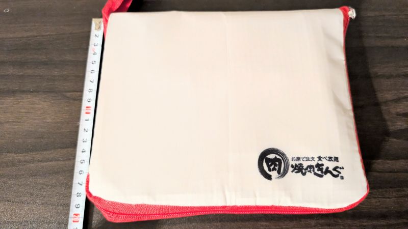 焼肉キングの保冷バッグ(折りたたみ時の高さ)
