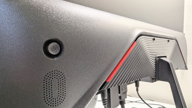 DGF240SDBのスタンドは高さ調整やスイベル機能はない